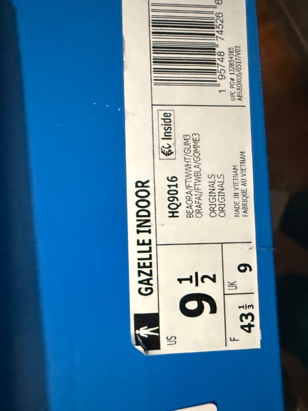 Unisex adidas shoes - Picture 2 of 2